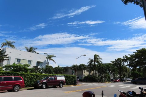 Condo in Miami Beach, Florida, 2 bedrooms  № 1388161 - photo 10