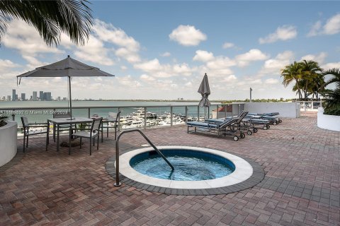 Condo in Miami Beach, Florida, 1 bedroom  № 1388364 - photo 28