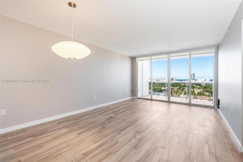 Condominio en venta en Miami Beach, Florida, 1 dormitorio, 76.18 m2 № 1388364 - foto 4