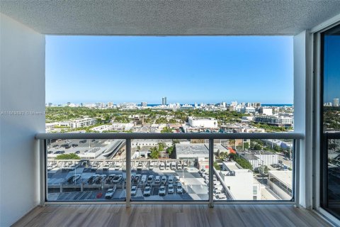 Condo in Miami Beach, Florida, 1 bedroom  № 1388364 - photo 2