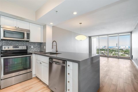 Condo in Miami Beach, Florida, 1 bedroom  № 1388364 - photo 11