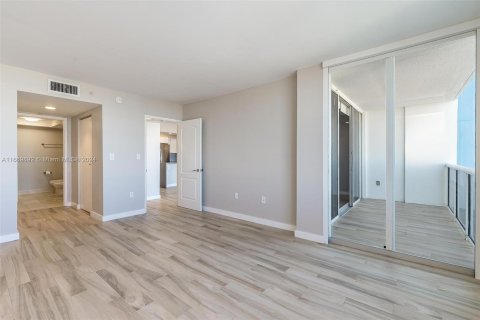 Condominio en venta en Miami Beach, Florida, 1 dormitorio, 76.18 m2 № 1388364 - foto 17