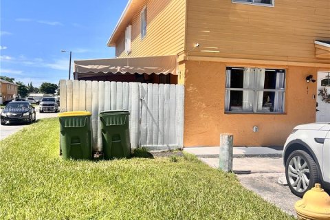 Townhouse in Homestead, Florida 2 bedrooms, 100.71 sq.m. № 1388169 - photo 2