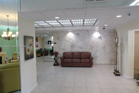 Condominio en venta en Pembroke Pines, Florida, 2 dormitorios, 91.04 m2 № 1388340 - foto 5