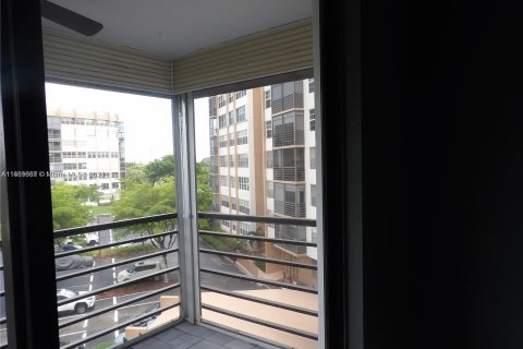 Condominio en venta en Pembroke Pines, Florida, 2 dormitorios, 91.04 m2 № 1388340 - foto 29