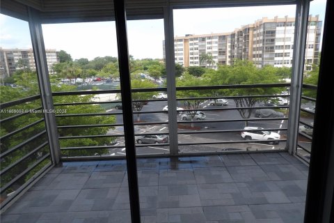 Condominio en venta en Pembroke Pines, Florida, 2 dormitorios, 91.04 m2 № 1388340 - foto 30