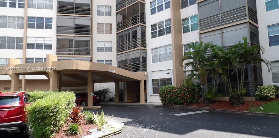 Condominio en Pembroke Pines, Florida, 2 dormitorios  № 1388340