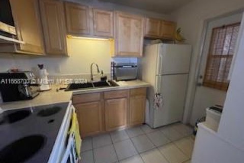 Condo in Hallandale Beach, Florida, 1 bedroom  № 1388329 - photo 7