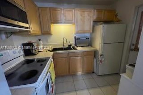 Condo in Hallandale Beach, Florida, 1 bedroom  № 1388329 - photo 6