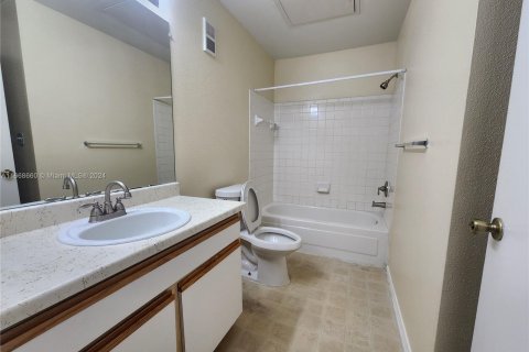 Condo in Oakland Park, Florida, 2 bedrooms  № 1388342 - photo 5