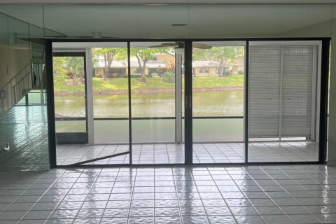 Condominio en venta en Boynton Beach, Florida, 2 dormitorios, 164.99 m2 № 1118038 - foto 1
