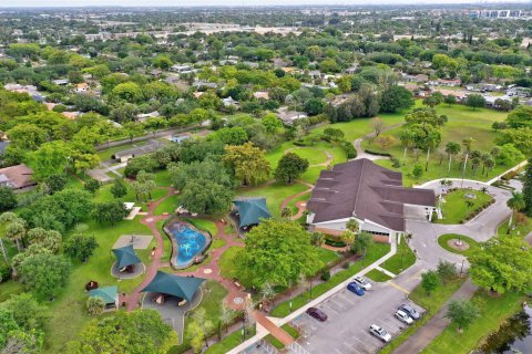 Villa ou maison à vendre à Plantation, Floride: 4 chambres, 218.23 m2 № 1100270 - photo 1