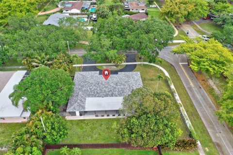 Villa ou maison à vendre à Plantation, Floride: 4 chambres, 218.23 m2 № 1100270 - photo 7