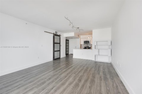 Condo in Miami, Florida, 1 bedroom  № 1282837 - photo 6