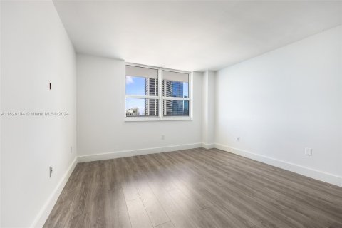 Condo in Miami, Florida, 1 bedroom  № 1282837 - photo 11