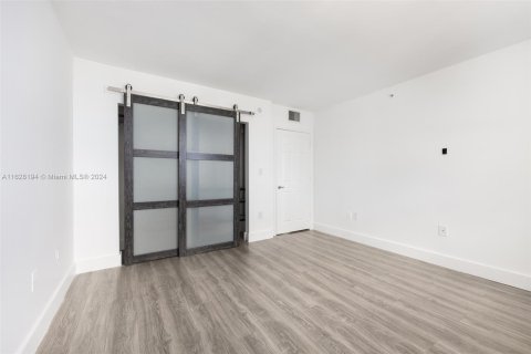 Condominio en venta en Miami, Florida, 1 dormitorio, 69.68 m2 № 1282837 - foto 10