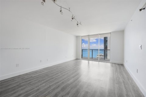 Condo in Miami, Florida, 1 bedroom  № 1282837 - photo 8