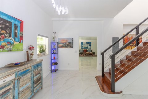 Casa en venta en Miami Springs, Florida, 5 dormitorios, 333.33 m2 № 1282884 - foto 29