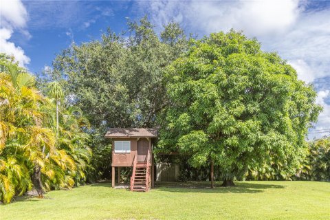 Villa ou maison à vendre à Miami Springs, Floride: 5 chambres, 333.33 m2 № 1282884 - photo 9