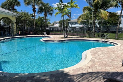 Townhouse in Lauderhill, Florida 2 bedrooms, 104.05 sq.m. № 846009 - photo 13