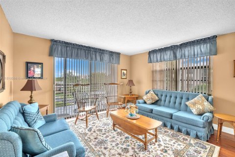 Condominio en venta en Pembroke Pines, Florida, 2 dormitorios, 110.27 m2 № 965564 - foto 3