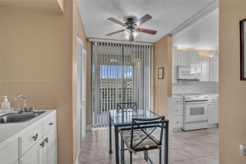 Copropriété à vendre à Pembroke Pines, Floride: 2 chambres, 110.27 m2 № 965564 - photo 9