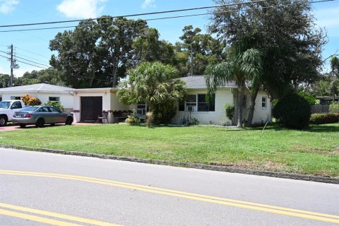 House in Gulfport, Florida 3 bedrooms, 96.9 sq.m. № 1352436 - photo 1