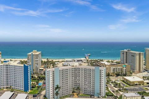 Condominio en venta en Pompano Beach, Florida, 1 dormitorio, 72 m2 № 1145983 - foto 2