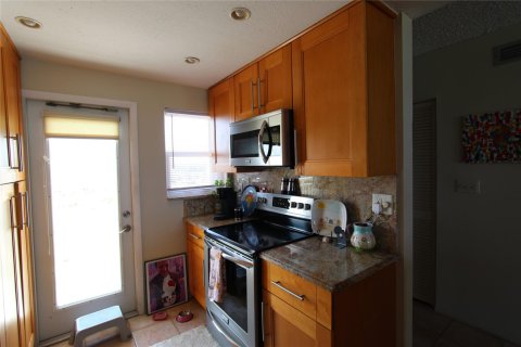 Condo in Pompano Beach, Florida, 2 bedrooms  № 1172968 - photo 23