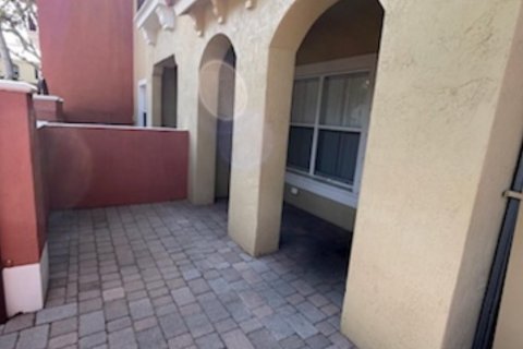 Touwnhouse à vendre à Margate, Floride: 2 chambres, 106.93 m2 № 1172969 - photo 5