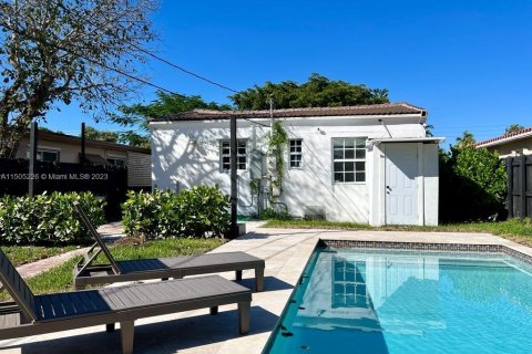 Casa en venta en Hollywood, Florida, 2 dormitorios, 79.99 m2 № 918408 - foto 1