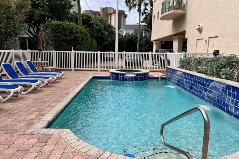 Condo in Pompano Beach, Florida, 2 bedrooms  № 977025 - photo 5