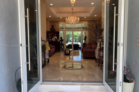 House in Miami, Florida 6 bedrooms, 350.24 sq.m. № 211909 - photo 20