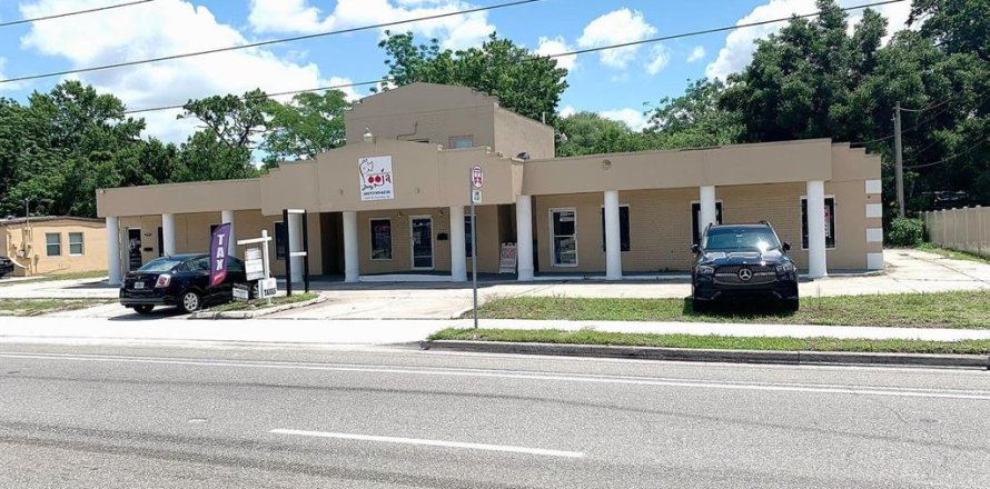 Commercial property in Orlando, Florida 382.2 sq.m. № 1268137