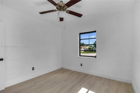 Propiedad comercial en venta en Miami, Florida, 113.71 m2 № 1412391 - foto 10