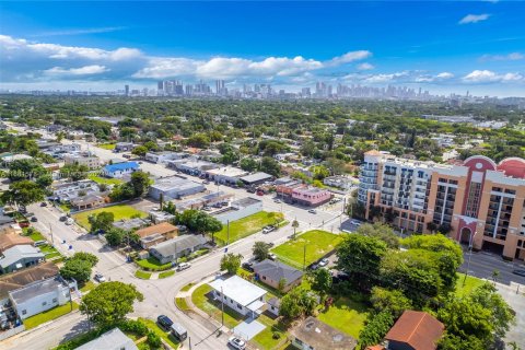 Propiedad comercial en venta en Miami, Florida, 113.71 m2 № 1412391 - foto 30