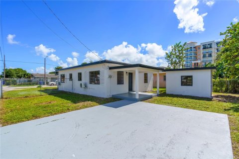 Propiedad comercial en venta en Miami, Florida, 113.71 m2 № 1412391 - foto 14