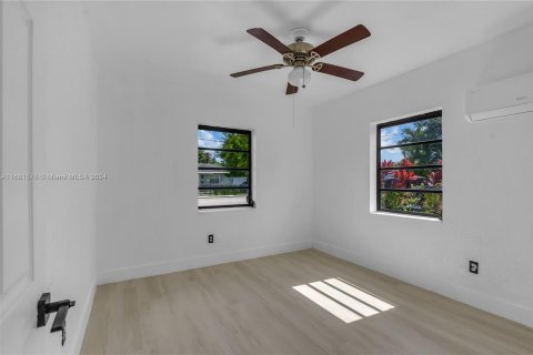 Propiedad comercial en venta en Miami, Florida, 113.71 m2 № 1412391 - foto 9