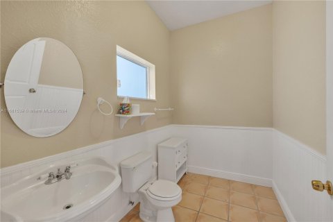 House in Miami, Florida 4 bedrooms, 272.85 sq.m. № 1412388 - photo 26