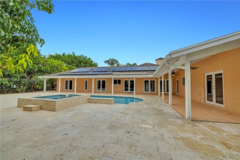 House in Miami, Florida 4 bedrooms, 272.85 sq.m. № 1412388 - photo 3