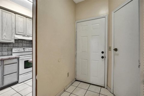 Touwnhouse à vendre à Hialeah, Floride: 2 chambres, 104.24 m2 № 1387826 - photo 10