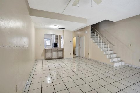 Touwnhouse à vendre à Hialeah, Floride: 2 chambres, 104.24 m2 № 1387826 - photo 4