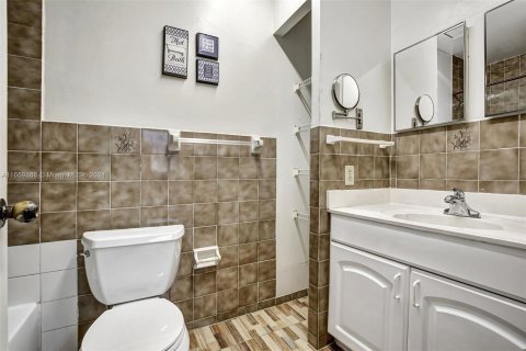 Adosado en venta en Hialeah, Florida, 2 dormitorios, 104.24 m2 № 1387826 - foto 22