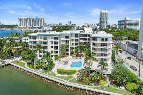 Copropriété à vendre à Miami Beach, Floride: 1 chambre, 102.19 m2 № 1387782 - photo 2