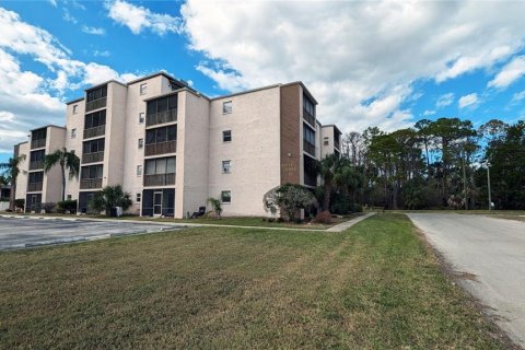 Condo in Port Richey, Florida, 1 bedroom  № 1428876 - photo 2