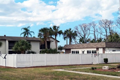 Condo in Port Richey, Florida, 1 bedroom  № 1428876 - photo 22