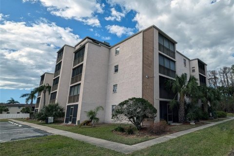 Condo in Port Richey, Florida, 1 bedroom  № 1428876 - photo 1