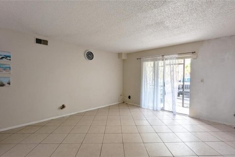 Condo in Port Richey, Florida, 1 bedroom  № 1428876 - photo 8