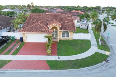 House in Miami, Florida 4 bedrooms, 172.15 sq.m. № 1348130 - photo 23