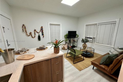 Condominio en venta en Coral Gables, Florida, 1 dormitorio, 32.61 m2 № 887515 - foto 17